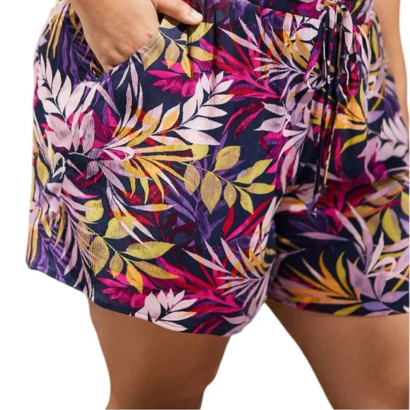 Torrid Pull On Gauze Mid Rise Tie Waist Short Floral Tropical Purple Size 1 - Picture 1 of 11